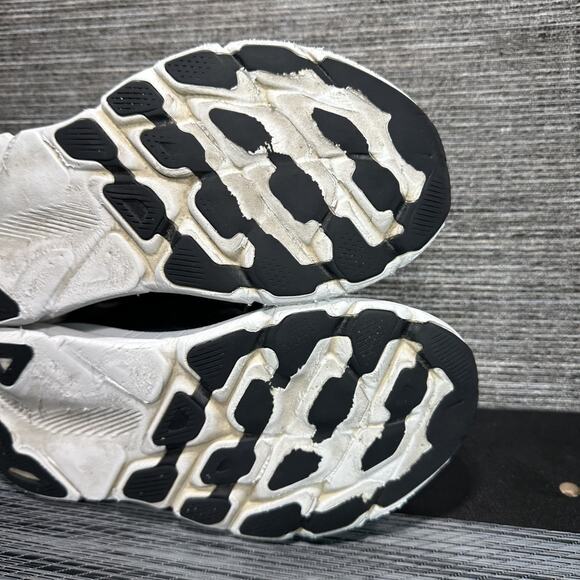 Hoka One One Clifton 9 Black White 1127896 BWHT Running Shoes - Women's 9 - Picture 15 of 16